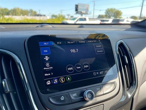 Used 2022 Chevrolet Equinox RS w/ Infotainment Package image 13