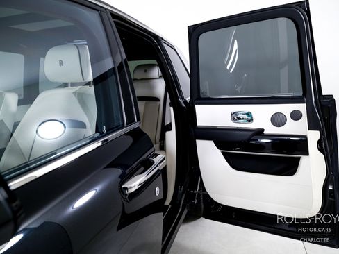 Used 2022 Rolls-Royce Cullinan image 17