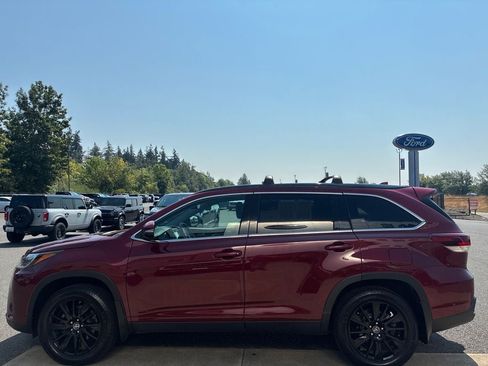 Used 2019 Toyota Highlander SE AWD/4WD image 7