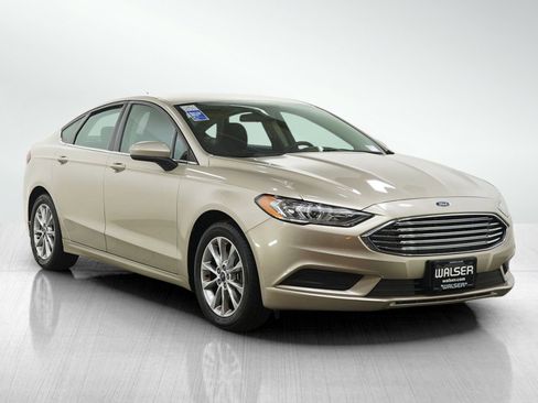 Used 2017 Ford Fusion SE w/ Fusion SE Technology Package image 7