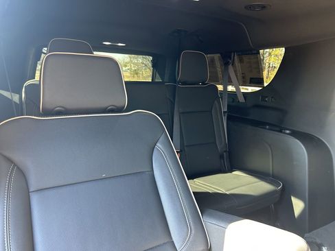 Used 2023 Chevrolet Suburban Premier w/ Advanced Technology Package image 20