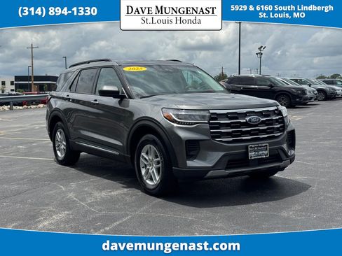Used 2025 Ford Explorer Active AWD/4WD image 1