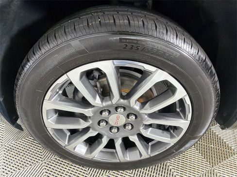 Used 2021 GMC Acadia Denali w/ Denali Technology Package image 13