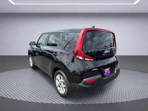 Used 2022 Kia Soul LX w/ Technology Package FWD image 4