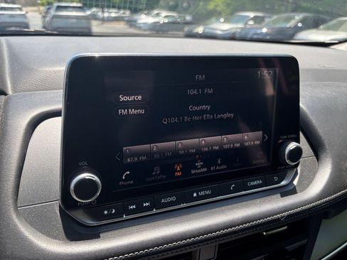 Used 2025 Nissan Rogue SV FWD image 17