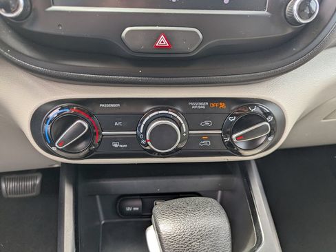 Used 2023 Kia Soul LX w/ LX Technology Package FWD image 19