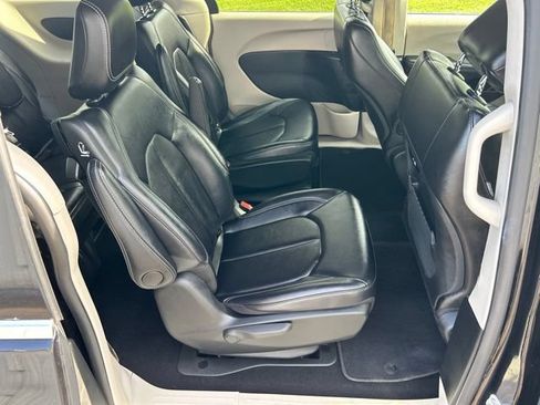 Used 2024 Chrysler Pacifica Limited FWD image 49