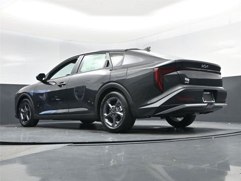 New 2025 Kia K4 LXS image 12