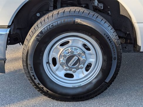 Used 2024 Ford F250 XL w/ XL Chrome Package image 10