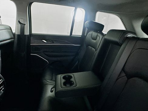 Used 2022 Jeep Grand Cherokee Limited 4xe image 28