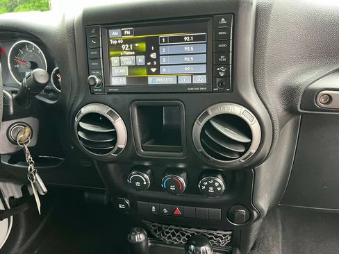 Used 2015 Jeep Wrangler Sport AWD/4WD image 39