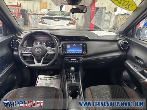 Used 2023 Nissan Kicks SR image 30