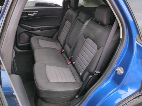 Used 2020 Ford Edge SE image 25