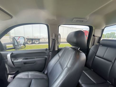 Used 2014 Chevrolet Silverado 2500 LT w/ Custom Sport Truck Package AWD/4WD image 11