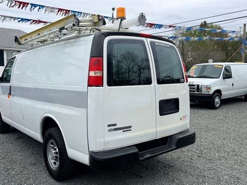 Used 2011 Chevrolet Express 2500 RWD image 2