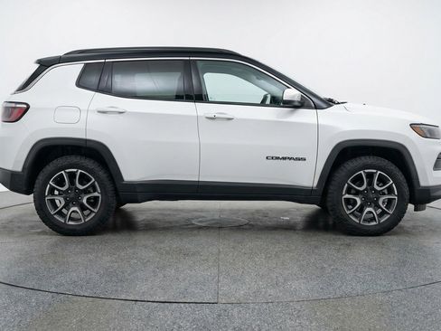 Used 2025 Jeep Compass Trailhawk w/ Trailer Tow Group image 11