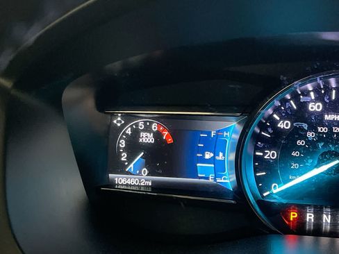 Used 2018 Ford Explorer XLT w/ Equipment Group 202A AWD/4WD image 15