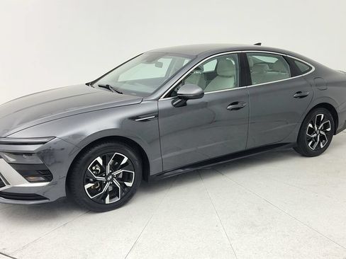 Used 2025 Hyundai Sonata SEL FWD image 3
