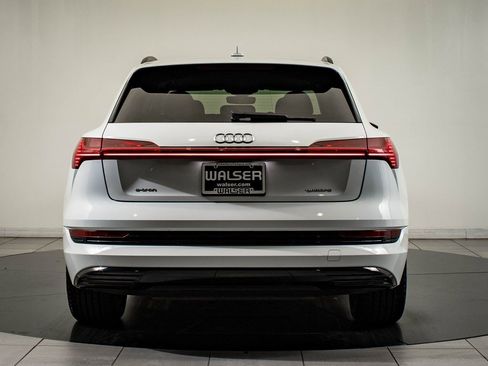 Used 2021 Audi e-tron Premium w/ Convenience Plus Package image 7