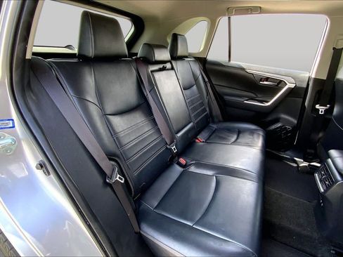 Used 2019 Toyota RAV4 XLE Premium FWD image 19