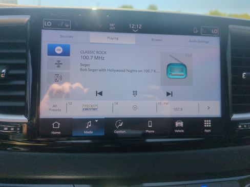 Used 2026 Chrysler Voyager LX FWD image 16