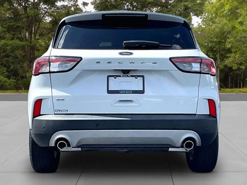 Used 2022 Ford Escape SE w/ Convenience Package FWD image 4