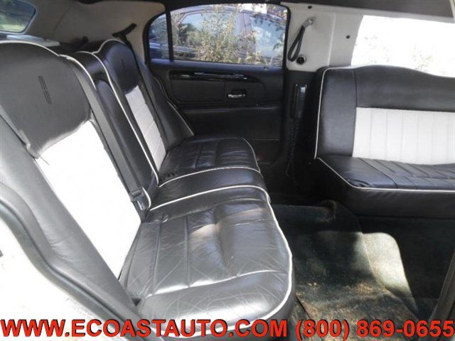 Used 2000 Lincoln Town Car Signature RWD image 9