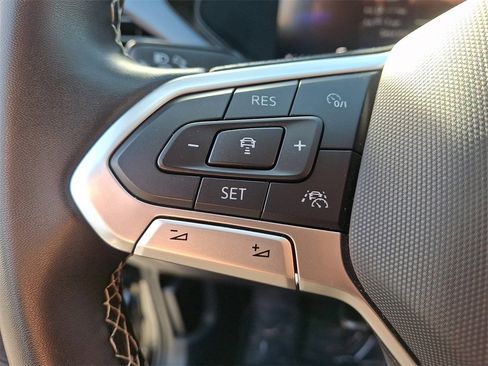 Used 2024 Volkswagen Taos SE image 22