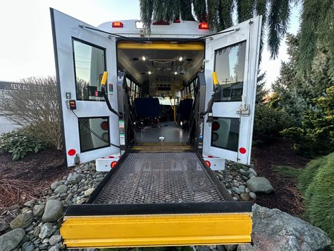 Used 2014 Chevrolet Express 3500 image 3