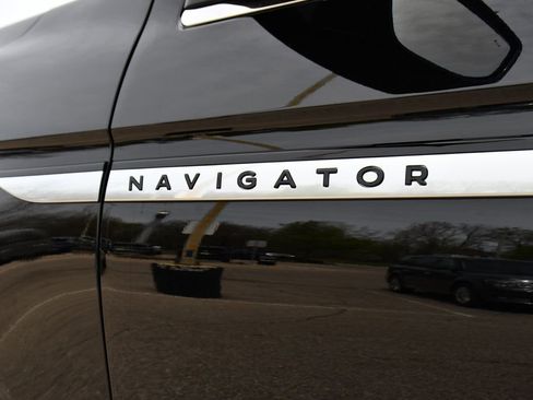 New 2026 Lincoln Navigator Premiere AWD/4WD image 47