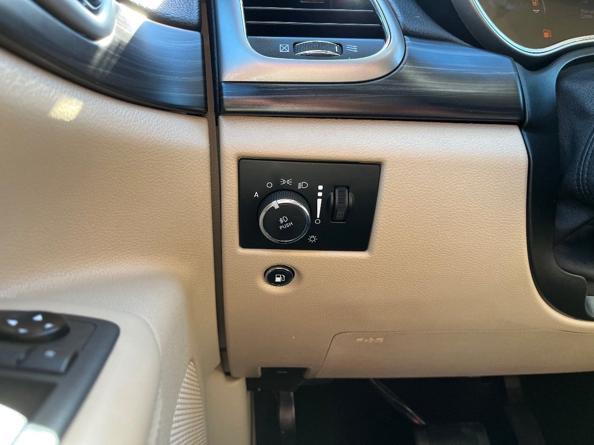 Used 2020 Jeep Grand Cherokee Laredo AWD/4WD image 21