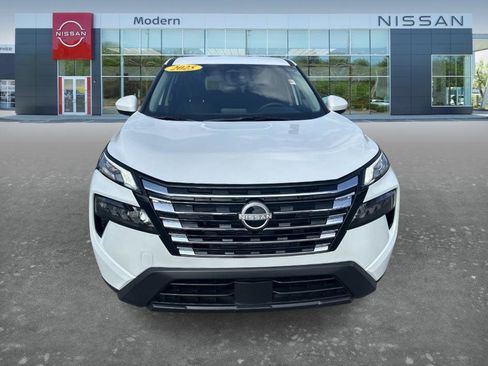 Certified 2025 Nissan Rogue SV FWD image 2