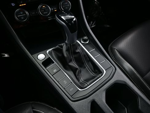 Used 2022 Volkswagen Jetta SE FWD image 22