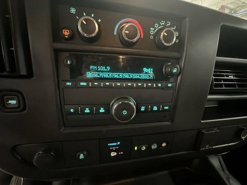 Used 2025 Chevrolet Express 3500 LS RWD image 16