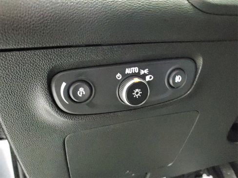 Used 2020 Buick Encore GX Essence image 13