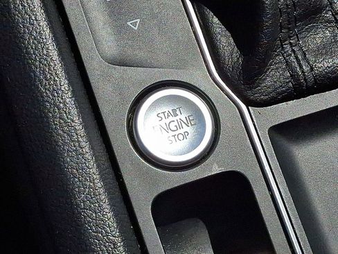 Used 2020 Volkswagen Atlas Cross Sport SEL image 23