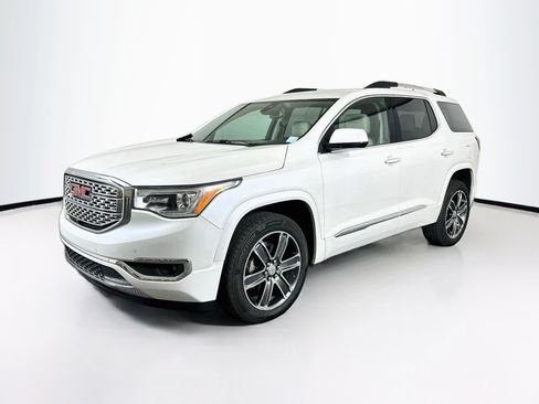 Used 2018 GMC Acadia Denali w/ Technology Package AWD/4WD image 3