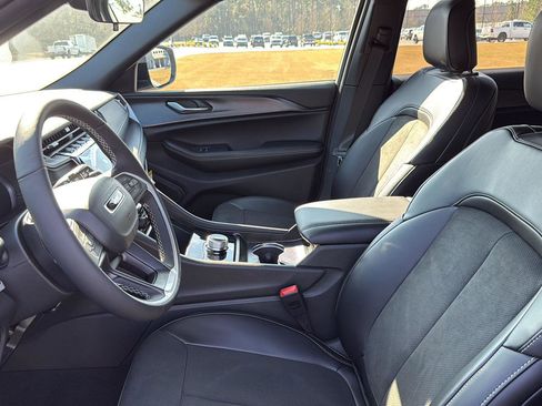 New 2025 Jeep Grand Cherokee Altitude image 12