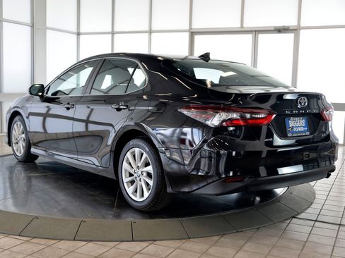 Used 2022 Toyota Camry LE AWD/4WD image 6