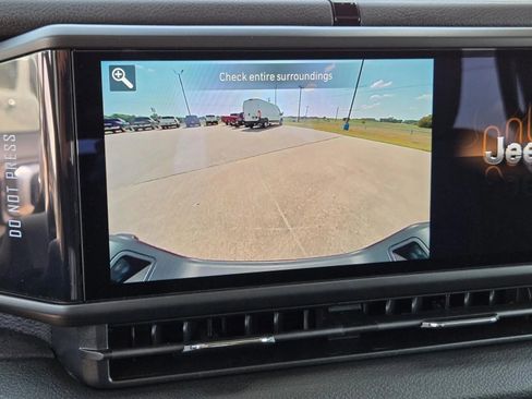 New 2025 Jeep Gladiator Willys image 13