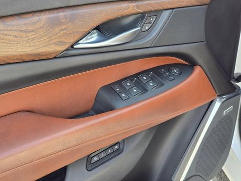 Used 2017 Cadillac Escalade ESV Premium Luxury AWD/4WD image 21