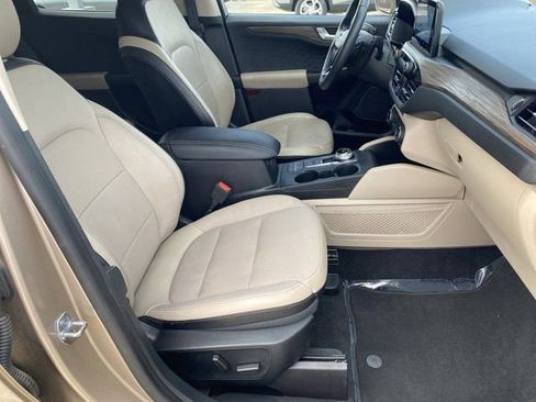 Used 2020 Ford Escape Titanium image 28