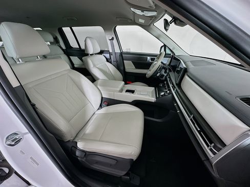 Used 2025 Hyundai Santa Fe SEL FWD image 31
