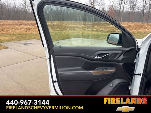 Used 2023 GMC Acadia SLE w/ Driver Convenience Package image 8