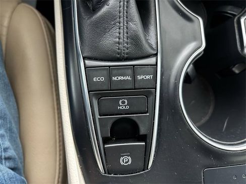 Used 2018 Toyota Camry XLE image 32