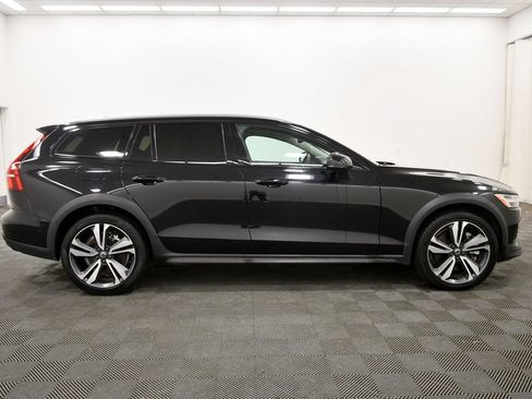 Used 2025 Volvo V60 B5 Cross Country Plus AWD/4WD image 9