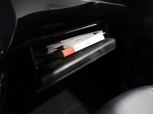 Used 2022 Toyota Prius XLE image 31