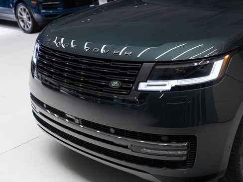 Used 2025 Land Rover Range Rover SE AWD/4WD image 32