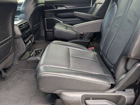 Used 2024 Jeep Wagoneer Series III AWD/4WD image 8