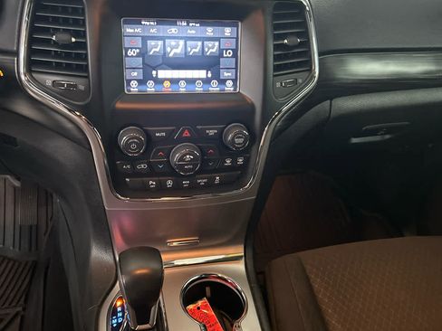 Used 2019 Jeep Grand Cherokee Laredo image 24